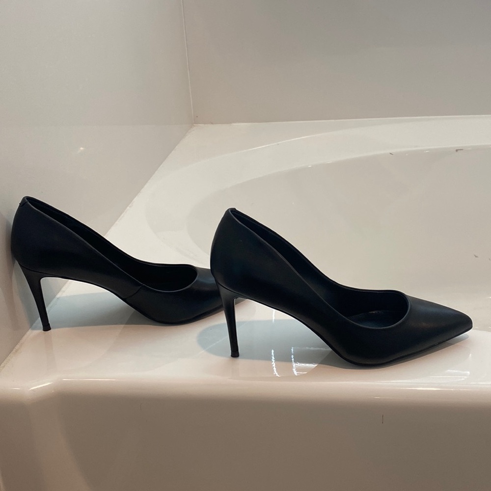 Black Steve Madden heels!